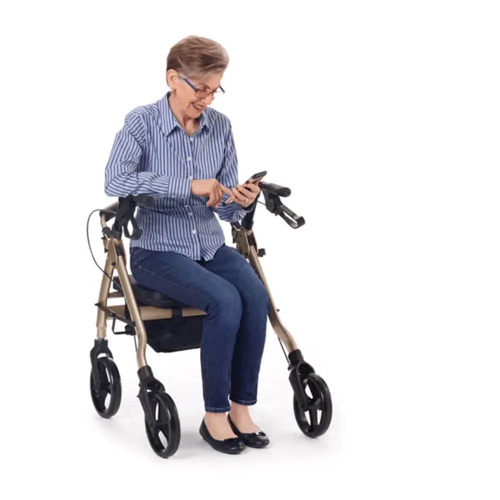 Comodita_Piccola_Rolling_…er_sitting_on_the_walker