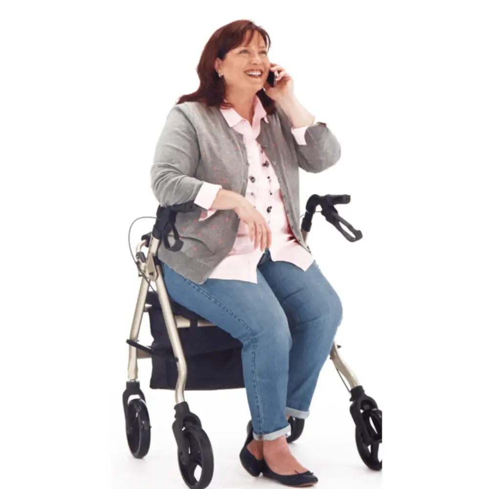 Comodita_Spazio_Rolling_Walker_woman_sitting