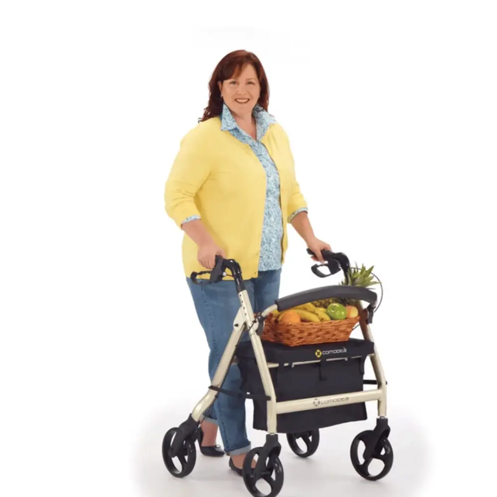 Comodita_Spazio_Rolling_W…r_woman_using_the_walker