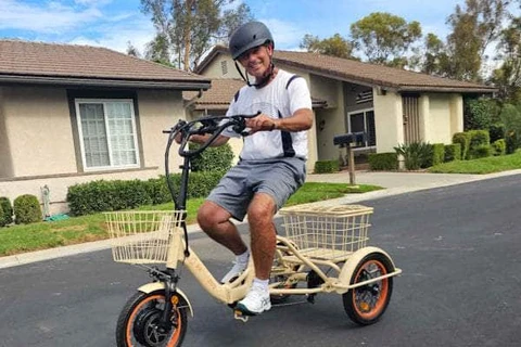 Elderly_on_Easy_Transit_750W_Folding_Electric