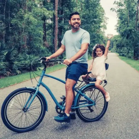 Man_Riding_EVRY_journey_FAT_TIRE_500W_with_Kid