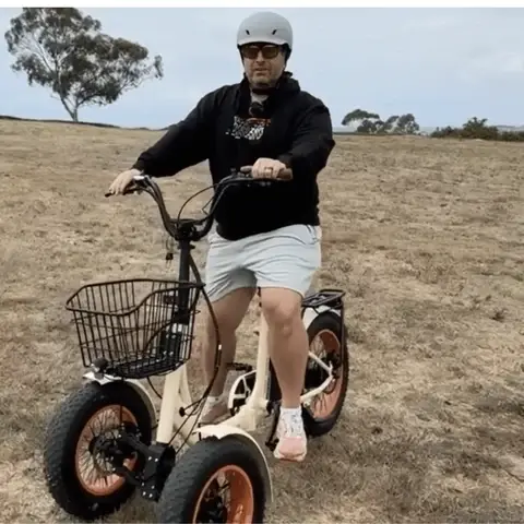 sixthreezero_Fat_Tire_750w_Reverse_ETrike_A_guy_riding_the_bike