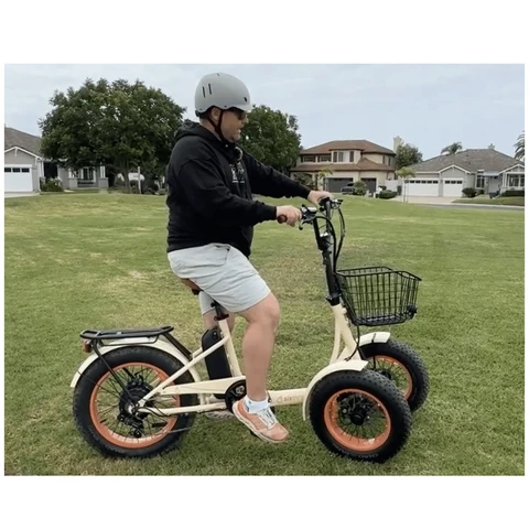 sixthreezero_Fat_Tire_750w_Reverse_ETrike_Guy_on_plain_pavement