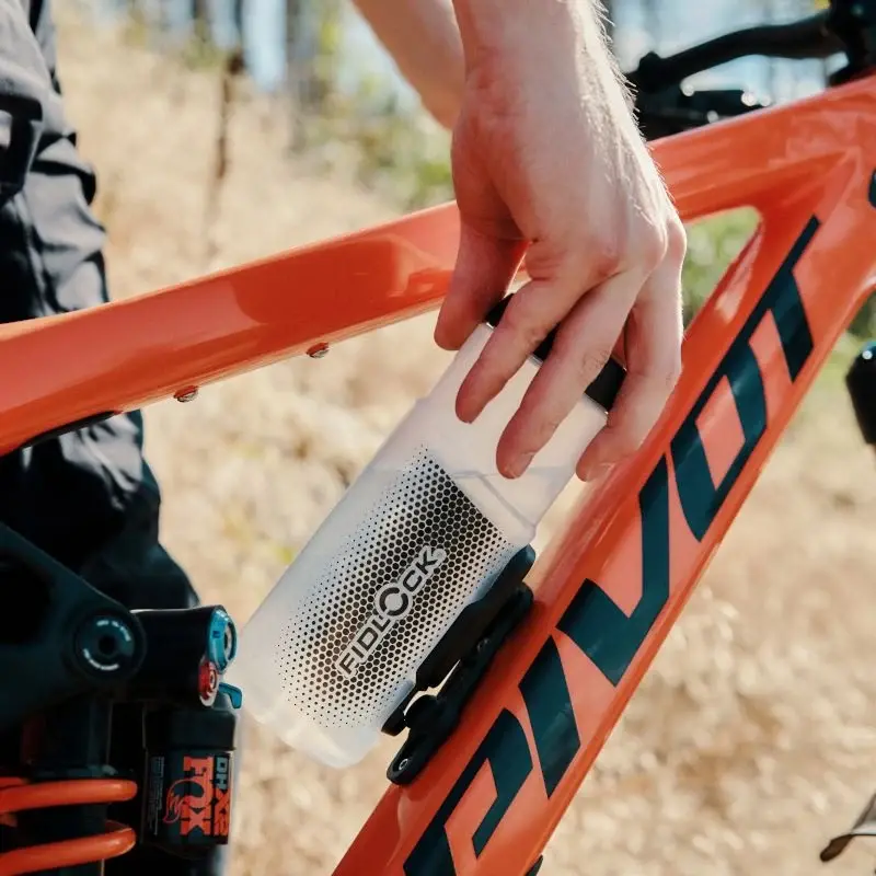 Fidlock Twist 600 Bottle + Bike Base detail