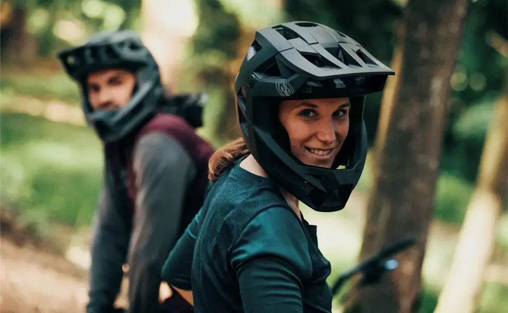 iXS Trigger Full Face MIPS Helmet detail
