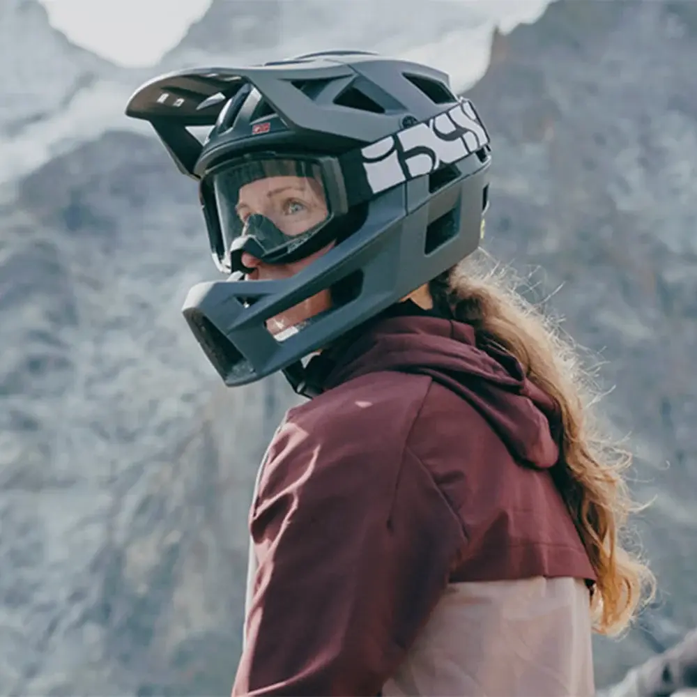 iXS Trigger Full Face MIPS Helmet detail